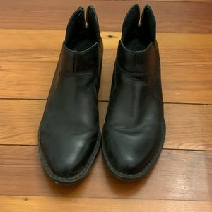 Born Black Leather Booties size 7 VGUC